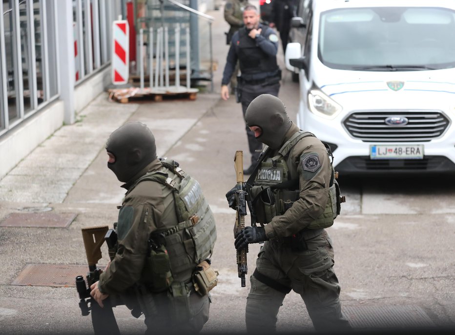 Fotografija: Pri nas so med sojenjem članom slovenske veje Kavaškega klana vladale prave izredne razmere. FOTO: Dejan Javornik