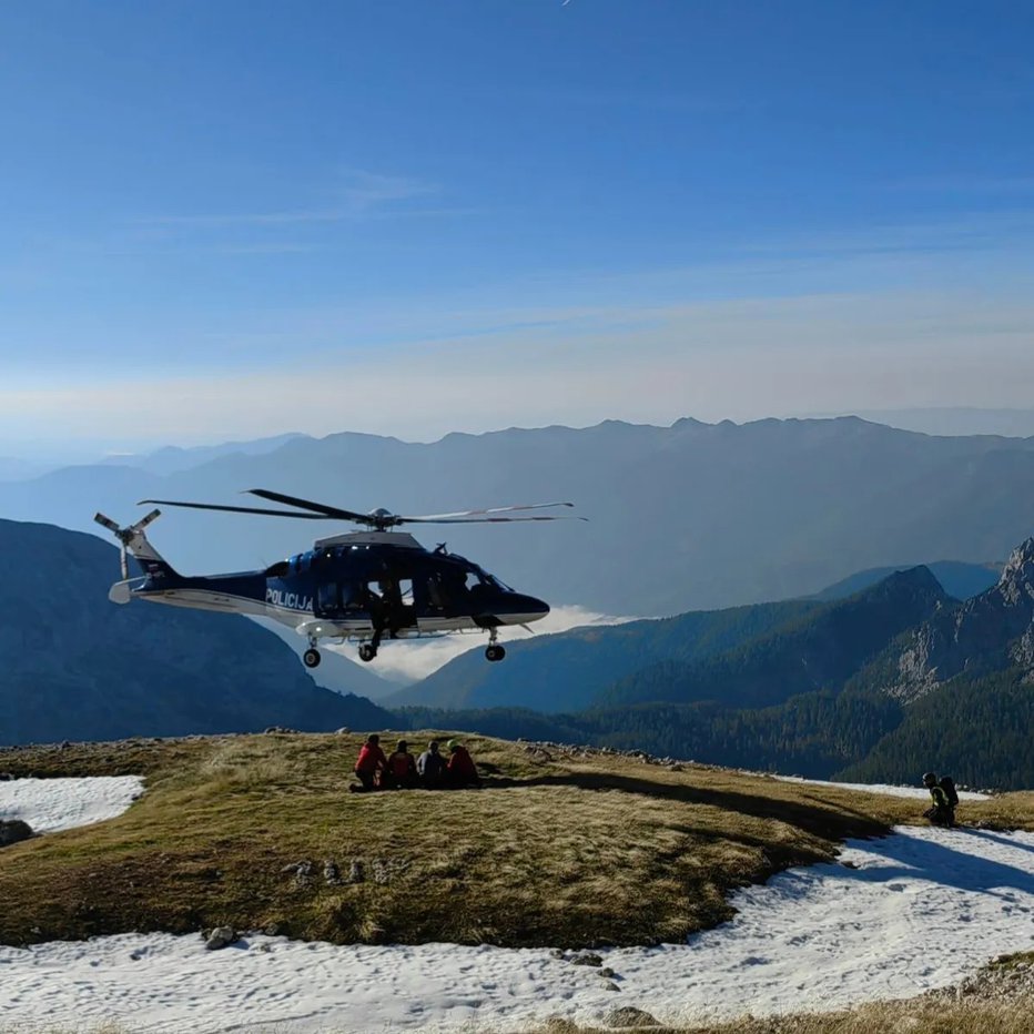 Fotografija: GRS Bohinj, GRZS, gorski reševalci, intervencije, nesreče, gore, helikopter, Poilicija FOTO: Grs Bohinj Grs Bohinj