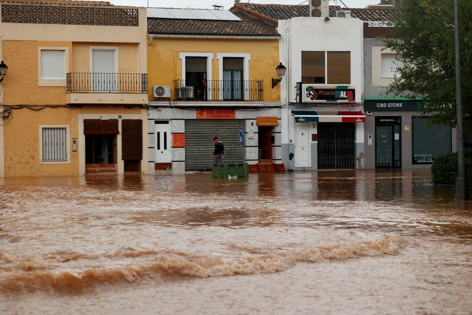 Fotografija: Razmere v Valencii so katastrofalne. FOTO: Eva Manez Reuters