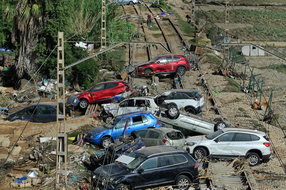 Fotografija: Španijo so v torek in sredo prizadele katastrofalne poplave, gre za najbolj smrtonosno naravno nesrečo v tej državi v zadnjih desetletjih.  FOTO: Jose Jordan Afp