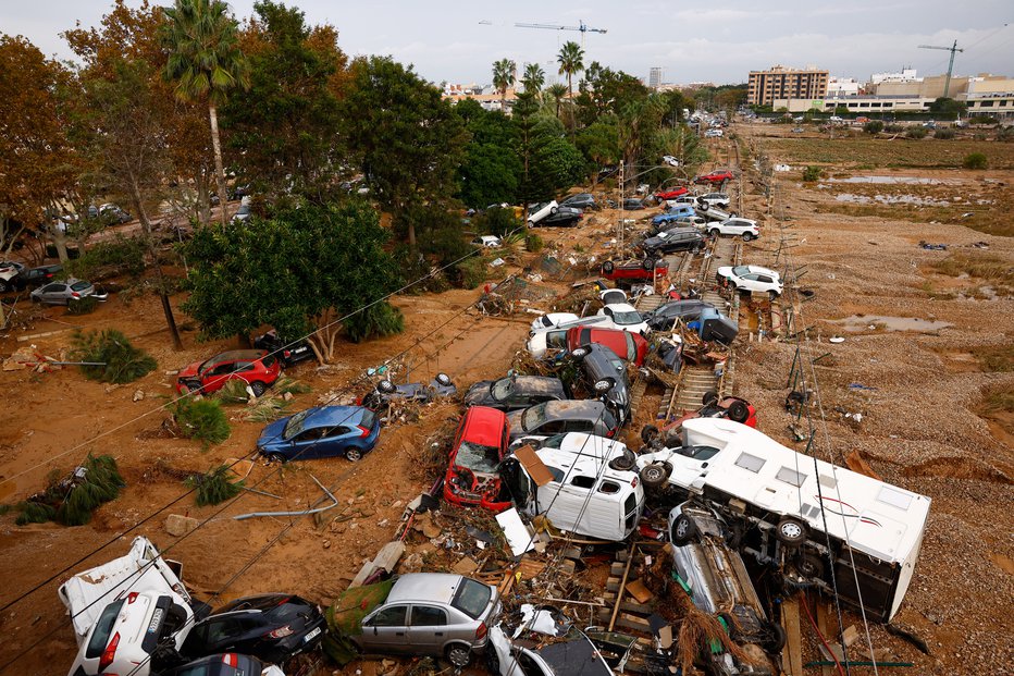 Fotografija: V Valencii česa takšnega ne pomnijo. FOTO: Susana Vera/Reuters