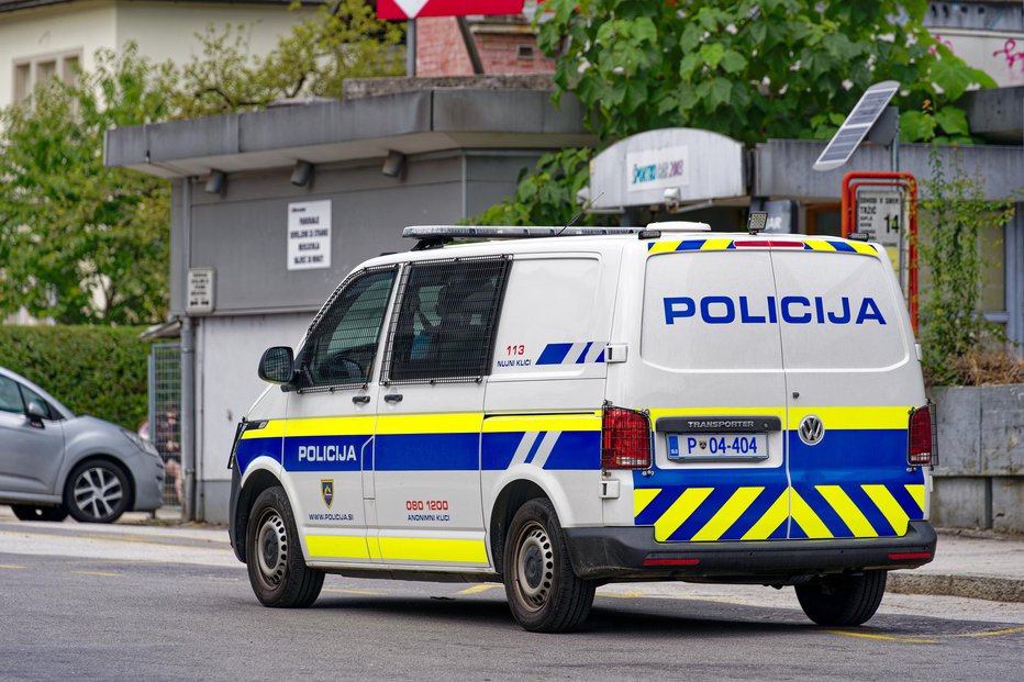 Fotografija: Police van on patrol at Slovenian City of Kranj on a sunny summer day. Photo taken August 10th, 2023, Kranj, Slovenia. FOTO: Michael Derrer Fuchs Getty Images