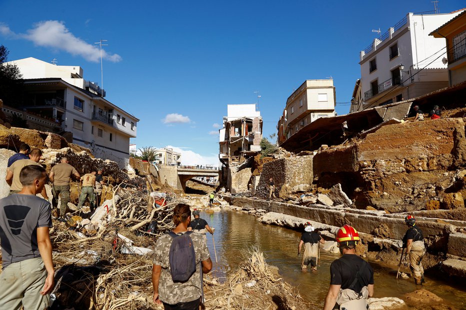 Fotografija: Reševalci so slišali njene krike. FOTO: Bruna Casas Reuters