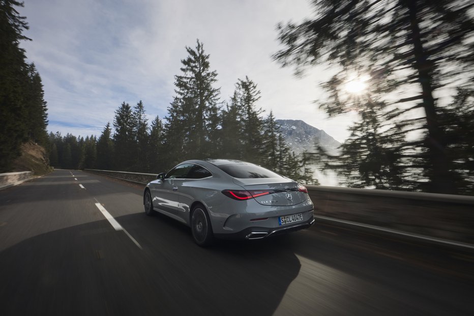 Fotografija: CLE 300e coupe je še eden v široki paleti priključnih hibridov znamke Mercedes. FOTO: Mercedes-Benz AG