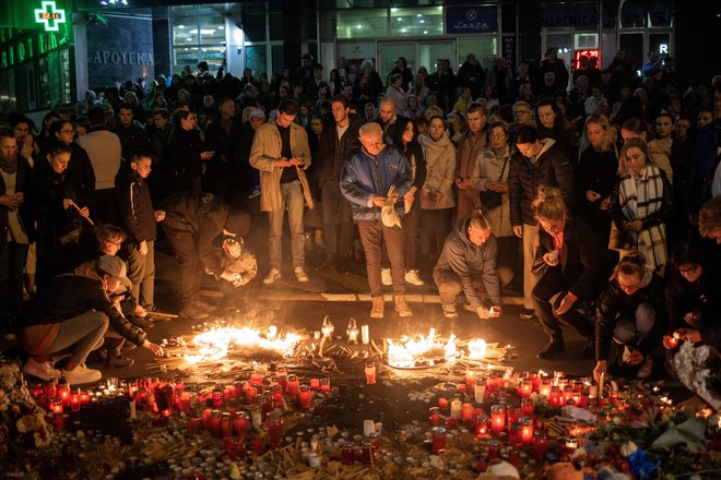 Žalujoča množica FOTO: Marko Djurica Reuters