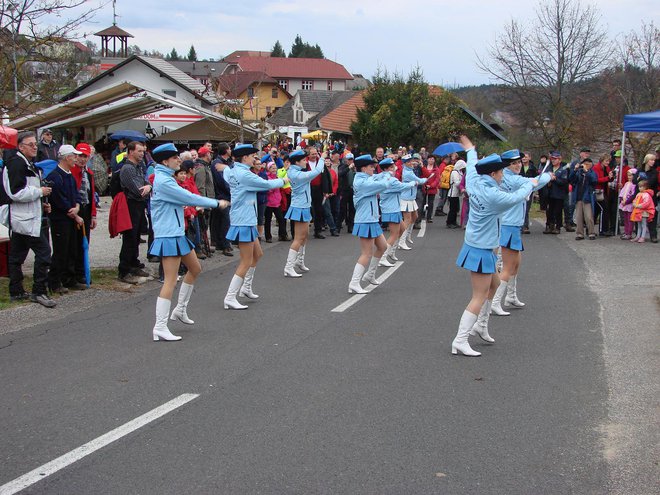 Kljub organizacijskim zapletom bodo mažoretke na sklepni prireditvi na Čatežu veselo poplesavale. Fotografiji: Bojan Rajšek