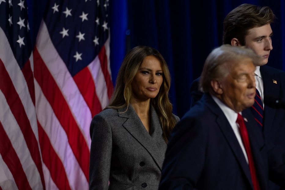 Fotografija: Melania je med govorom stala za svojim možem. FOTO: Carlos Barria Reuters