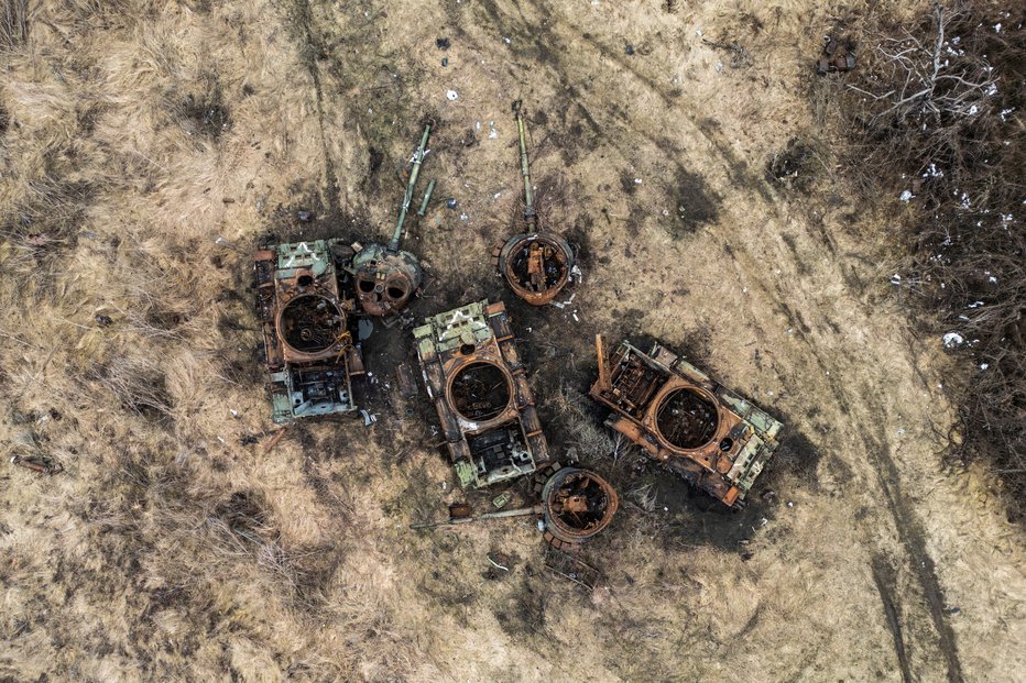 Fotografija: V vojni v Ukrajini je življenje izgubilo že ogromno vojakov. FOTO: Stringer Reuters