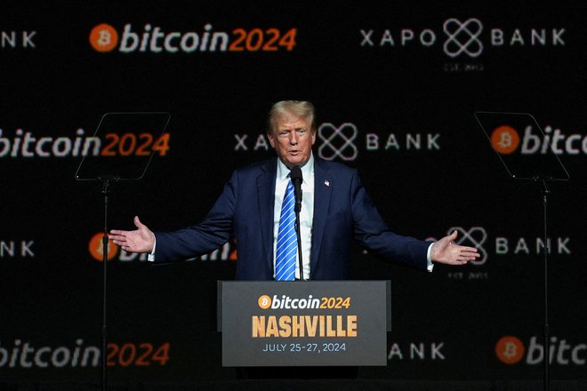 Trump je pred meseci spregovoril na posebnem dogodku, ki je bil namenjen bitcoinu. FOTO: Kevin Wurm Reuters