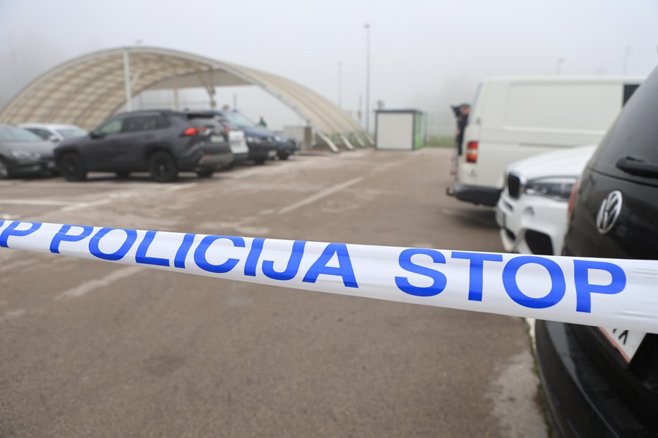 Fotografija: Moški in umrla ženska sta bila partnerja. FOTO: Dejan Javornik