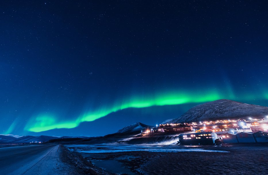 Fotografija: Če imajo srečo, v temnih mesecih vidijo severni sij. Foto: Bublikpolina/Getty Images