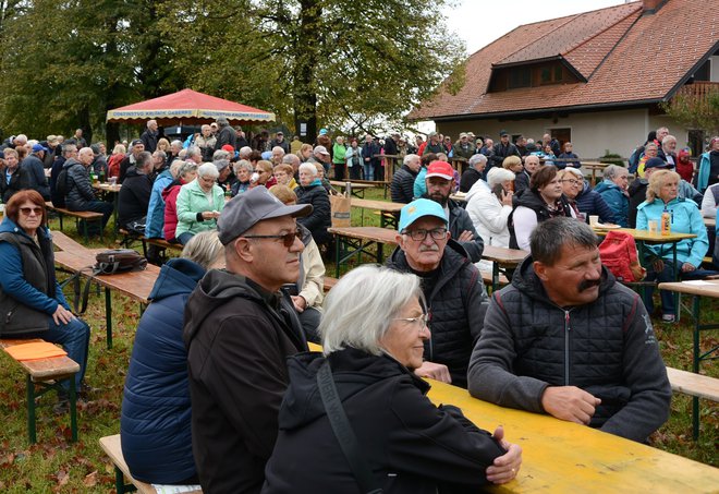 Na Čreti se je znova zbralo lepo število udeležencev.