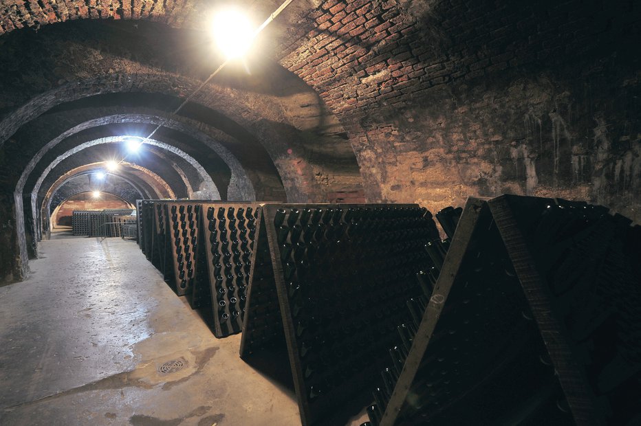 Fotografija: Radgonske gorice in znamenita Klet pod slapom FOTOGRAFIJE: Oste Bakal