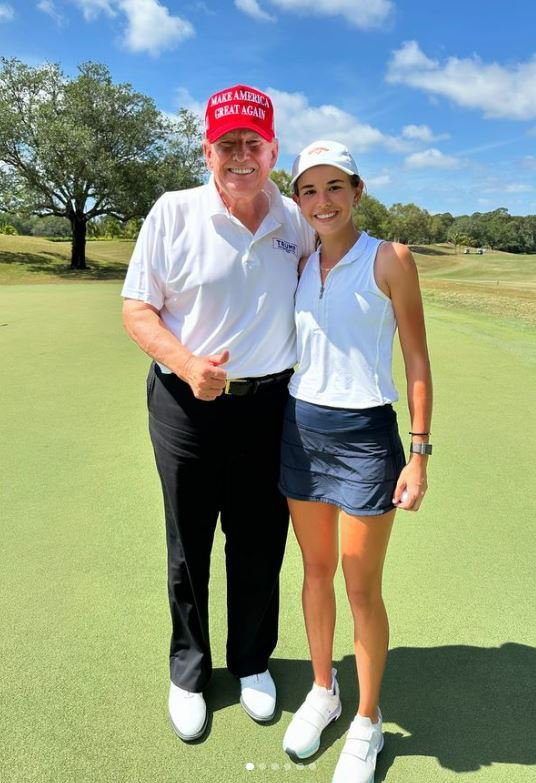 Donald in Kai Trump skupaj na golfišču. FOTO: Zajem Zaslona Instagram