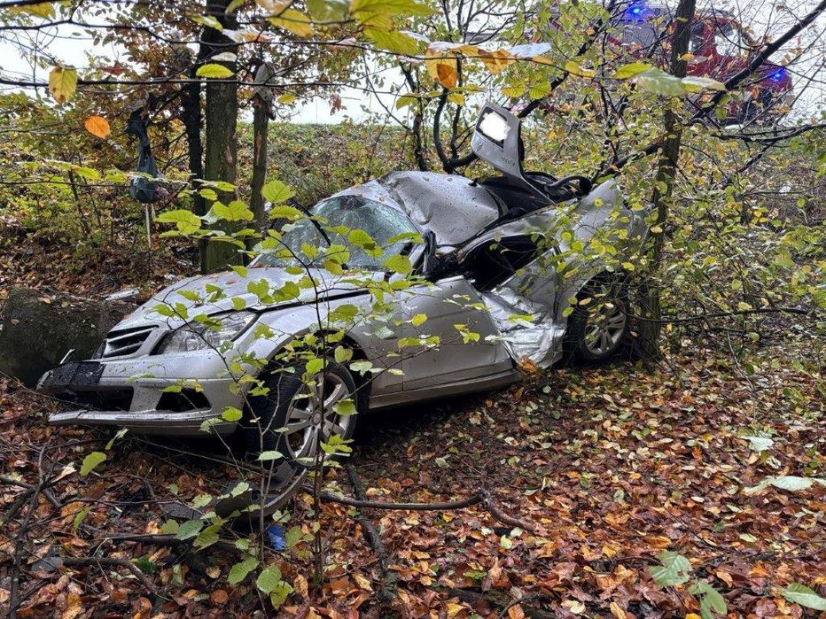 Fotografija: Trčila sta porsche taycan črne barve in mercedes-benz tip C, srebrne barve FOTO: O. B.