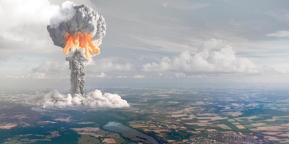 Fotografija: Premierko je skrbelo, da bi nevarne delce zaneslo na Otok, v Sloveniji pa bi bila katastrofa še veliko večja. FOTO: Kremll/Getty Images