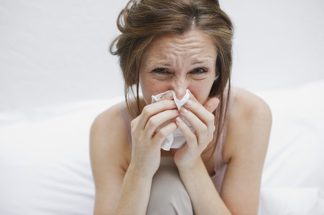 Pri prehladu ali gripi je uživanje antibiotikov nesmiselno. Foto: Tom Merton/Getty Images