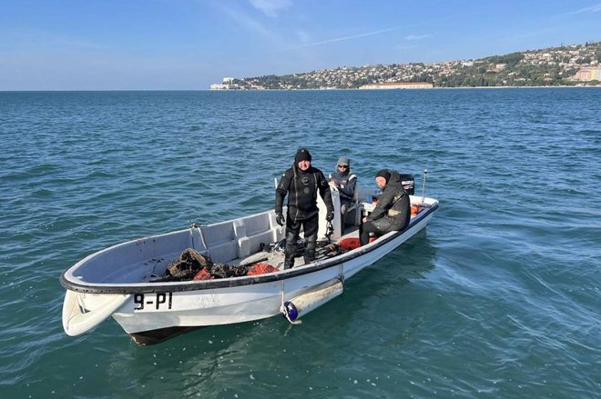 Akcija je potekala v občini Piran na morskem travniku od rta Seča do lucijske plaže. Fotografije: Zavod YouSea