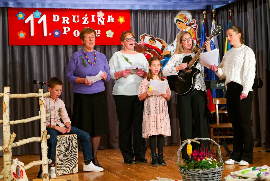 Fotografija: Družina Maček je bila na vseh revijah doslej, Angelca je tudi organizatorka prireditve. Foto: Janez Ribnikar