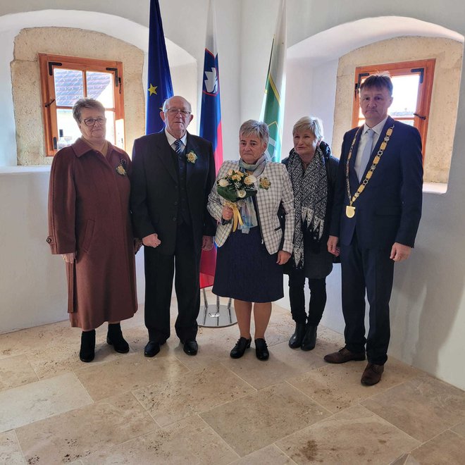 Civilni obred je potekal v protokolarnem občinskem objektu. FOTO: Oste Bakal