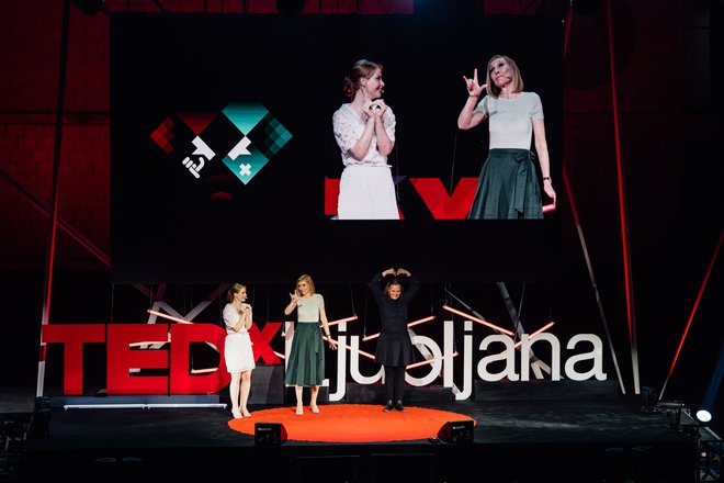 Na odru TEDxLjubljana se je prvič pojavila leta 2022.