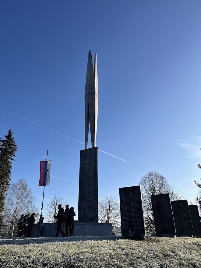 Na Cviblju stoji spomenik NOB s kostnico, delo arhitekta Marjana Tepine. FOTO: Moni Malovrh