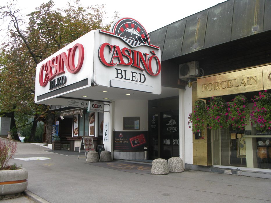 Fotografija: Casino Bled na Bledu ne vidi več svoje prihodnosti. FOTO: Blaž Račič