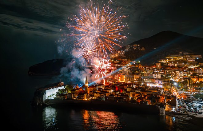 Silvestrski ognjemet v Črni gori. FOTO: Marko Edge