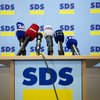 SDS za referendum, z ministrstva pa: Ko je Simoniti podelil osem izjemnih pokojnin za posebne zasluge, jih to ni motilo