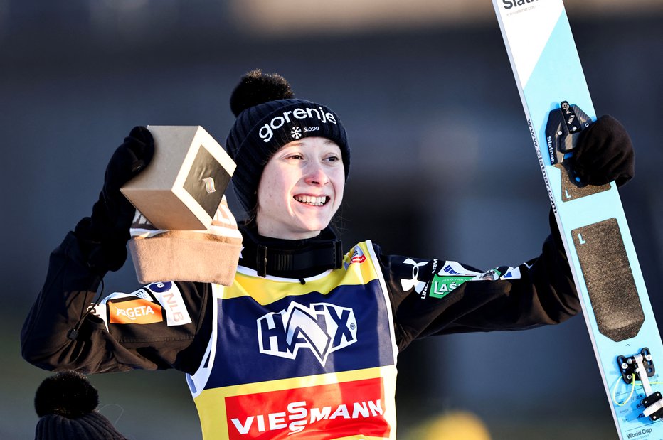 Fotografija: Nika Prevc se je takole veselila svoje osme zmage v svetovnem pokalu. FOTO: Geir Olsen/Reuters