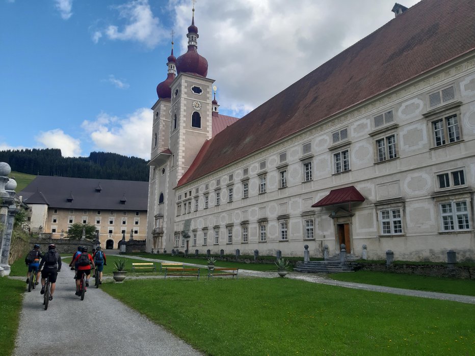 Fotografija: Volišča so se zaprla ob 16. uri. FOTO: Mitja Felc