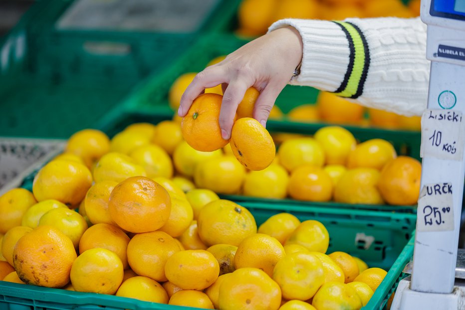 Fotografija: Mandarine na tržnici, Koseze, 6-11-2023 FOTO: Črt Piksi