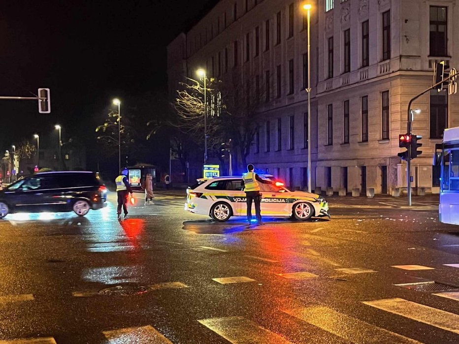 Fotografija: Počilo je v križišču Aškerčeve in Barjanske ceste. FOTO: Bralka Ajda