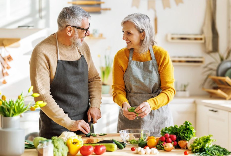 Fotografija: Vegetarijanska prehrana je dolgo veljala za koristno za zdravje srednjih letnikov, vendar se zdi, da se slika spremeni pri osebah, starejših od 65 let. FOTO: Getty Images