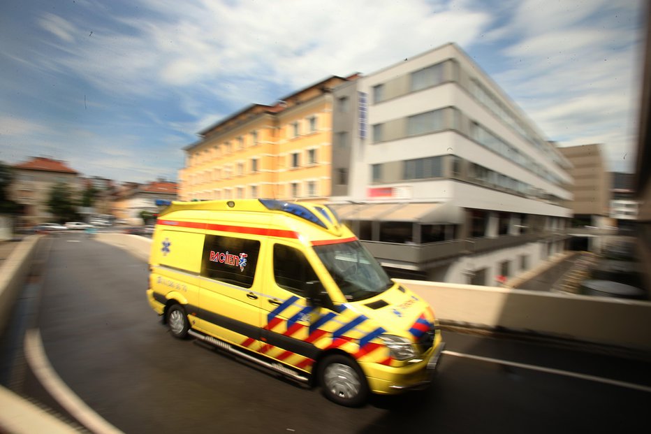 Fotografija: V Ljubljano so ga odpeljali po cesti (simbolična fotografija).FOTO: Jure Eržen