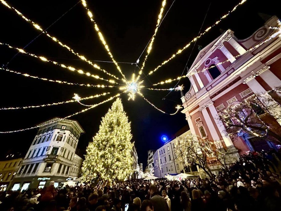 Fotografija: Prižig lučk v Ljubljani. FOTO: Bralec