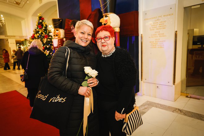 Zborovodkinja Zsuzsa Budavari Novak in Zdenka Križanič, mariborska političarka in kulturnica