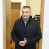 Drnovškov zdravilec še vedno na prostosti: Keleminović se kljub obsodbi izogiba zaporu