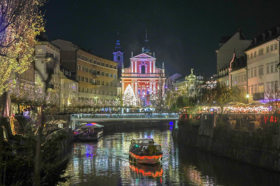 Fotografija: Včasih je bil svet za otroke decembra precej enostaven. Otroku je bilo jasno, da bo zagotovo dobil darilo, če ne od Miklavža, pa od dedka Mraza. FOTO: Marko Feist