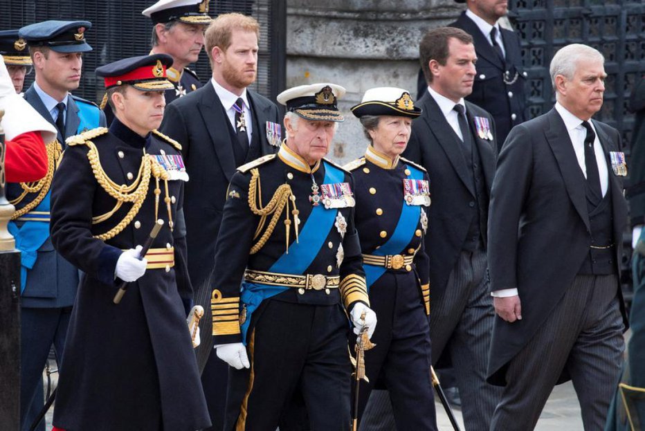 Fotografija: Britanski monarh bi rad zgladil odnose znotraj družine. FOTO: Reuters