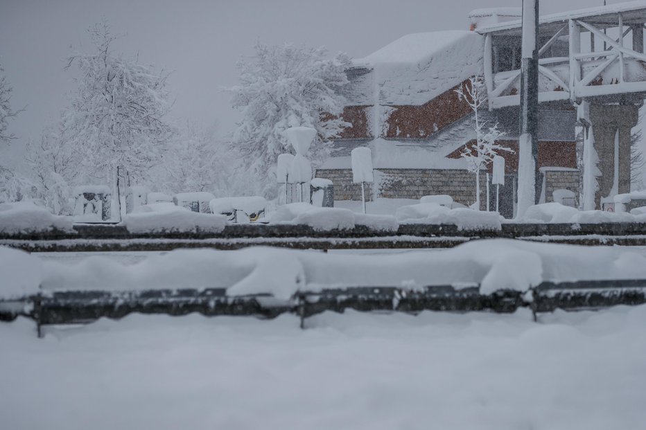 Fotografija: Čeprav je sneg v tem času pričakovan, je povzročil kar veliko preglavic. Foto: Zvonimir Barisin/Pixsell