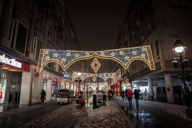 Praznično okrašena ulica Kneza Mihaila ulica. FOTO: Depositphotos