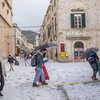 Pred prazniki pobelilo Dubrovnik! (FOTO)