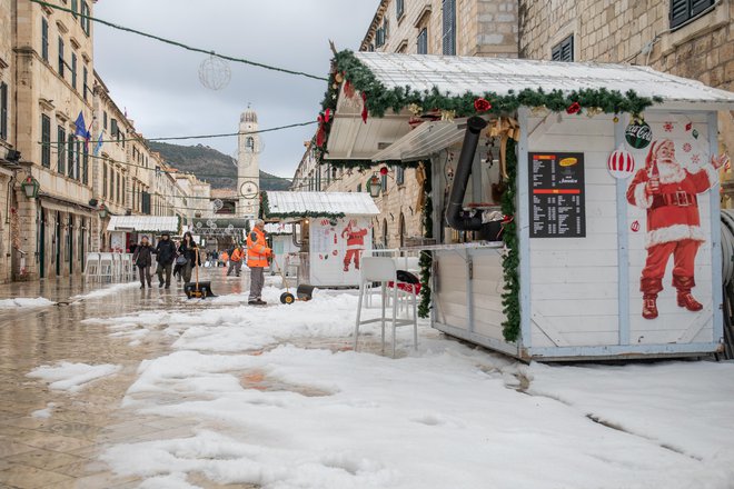 Mesto je bilo videti povsem zimsko. FOTO: Grgo Jelavic/pixsell 