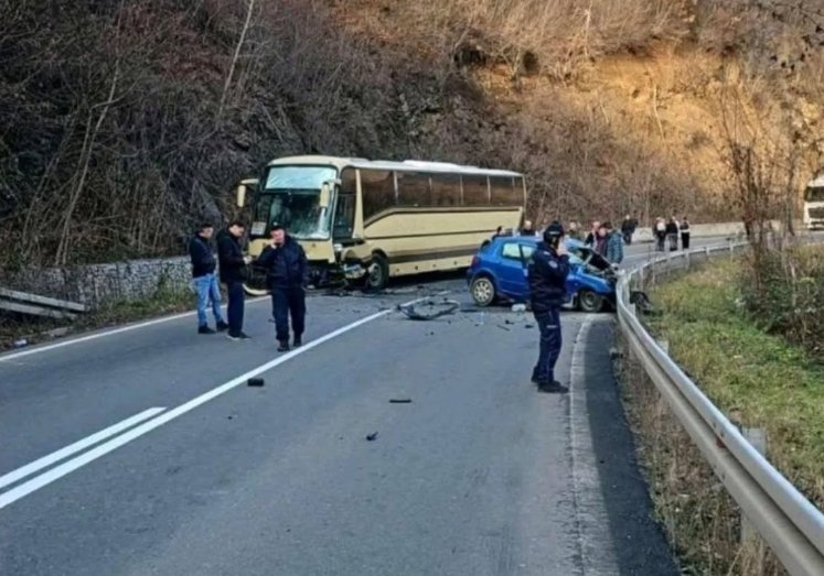 Fotografija: Avtobus je organizirano prevažal otroke. FOTO: Instagram, zaslonski posnetek