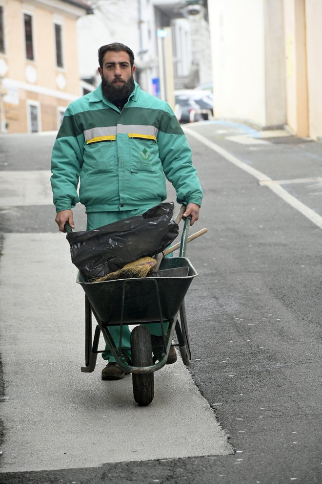 Vsako jutro ob 6.30 se loti dela. Foto: Drago Perko