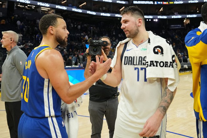 Za odlično predstavo je Ljubljančanu čestital tudi Steph Curry. FOTO: Darren Yamashita/Reuters