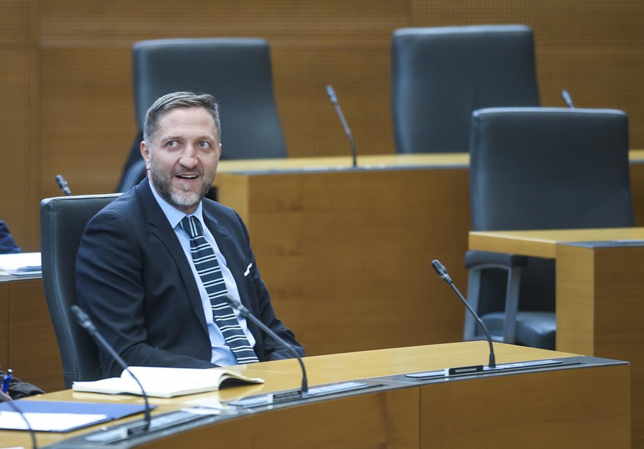 Fotografija: Klemen Boštjančič je bil zadnji interpelirani minister letos; že pred sejo je bilo jasno, da ne bodo zbrali dovolj glasov zoper zanj. Foto: Jože Suhadolnik