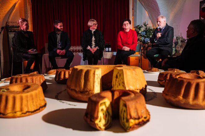 Utrinek z okrogle mize na razstavi Zgodba slovenske potice FOTO: Primož Pičulin