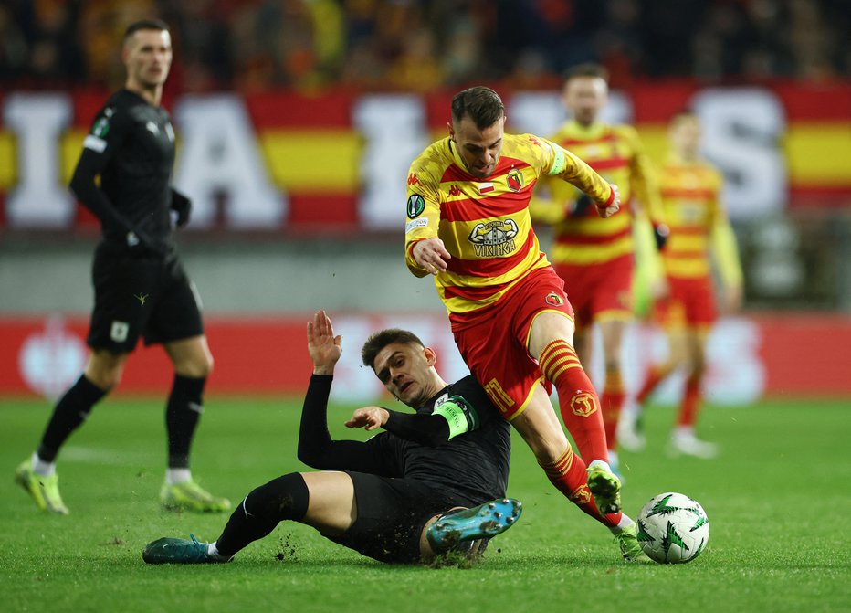 Fotografija: Olimpija je tudi v Bialystoku proti poljskemu prvaku Jagiellonii uprizorila odlično tekmo, v kateri je bil njen kapetan Marcel Ratnik znova med najvidnejšimi igralci. FOTO: Kacper Pempel Reuters